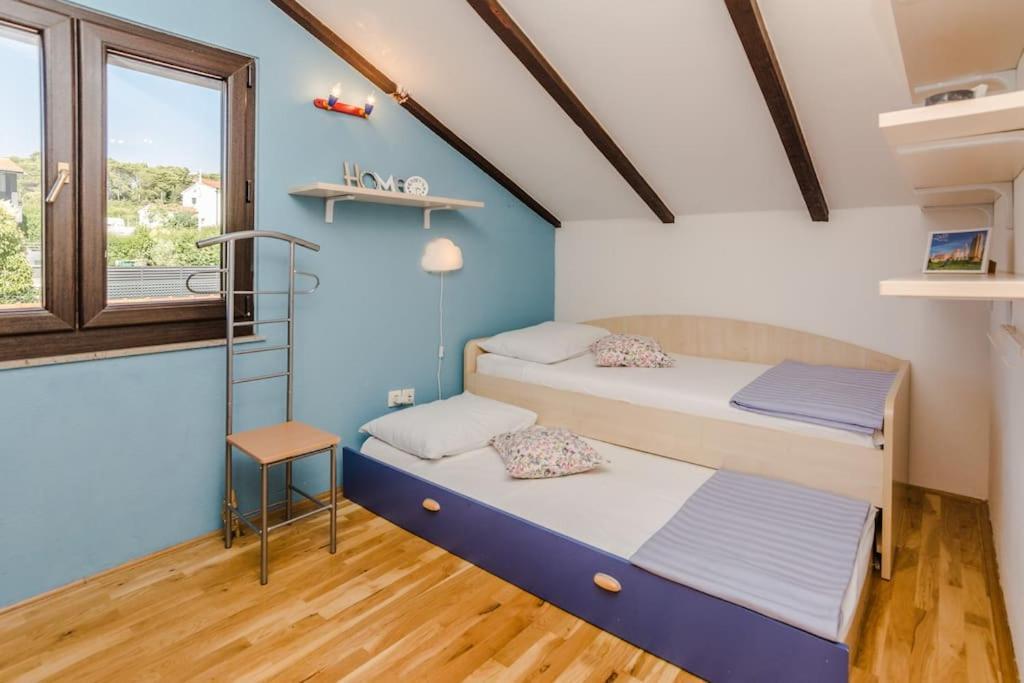 Apartment Roko - Up To 4 People With Free Parking Zadar Exterior photo