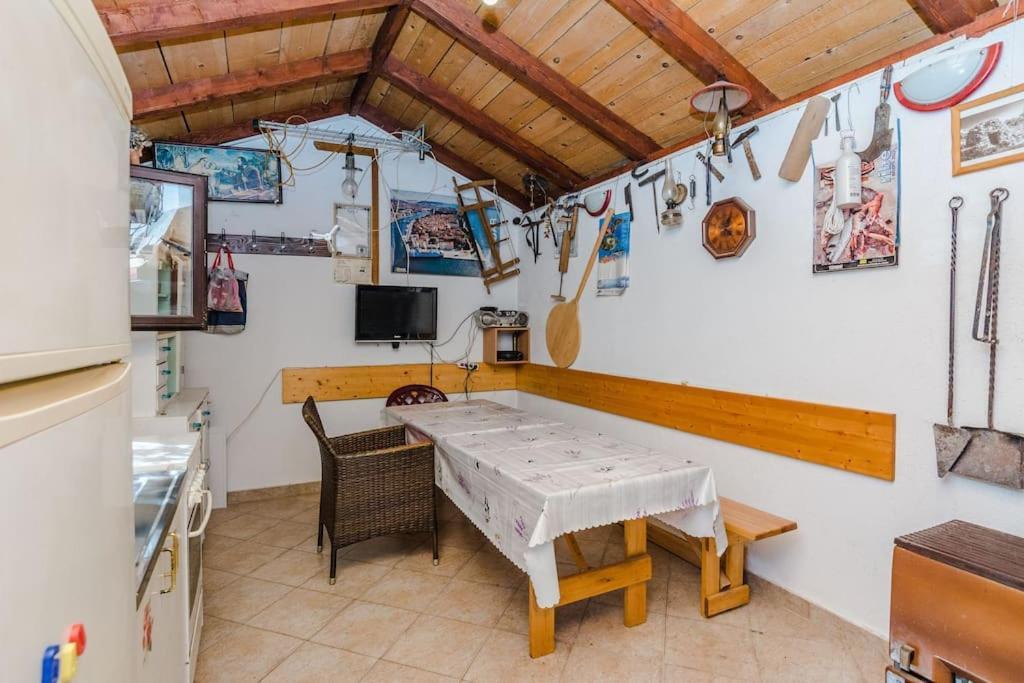 Apartment Roko - Up To 4 People With Free Parking Zadar Exterior photo
