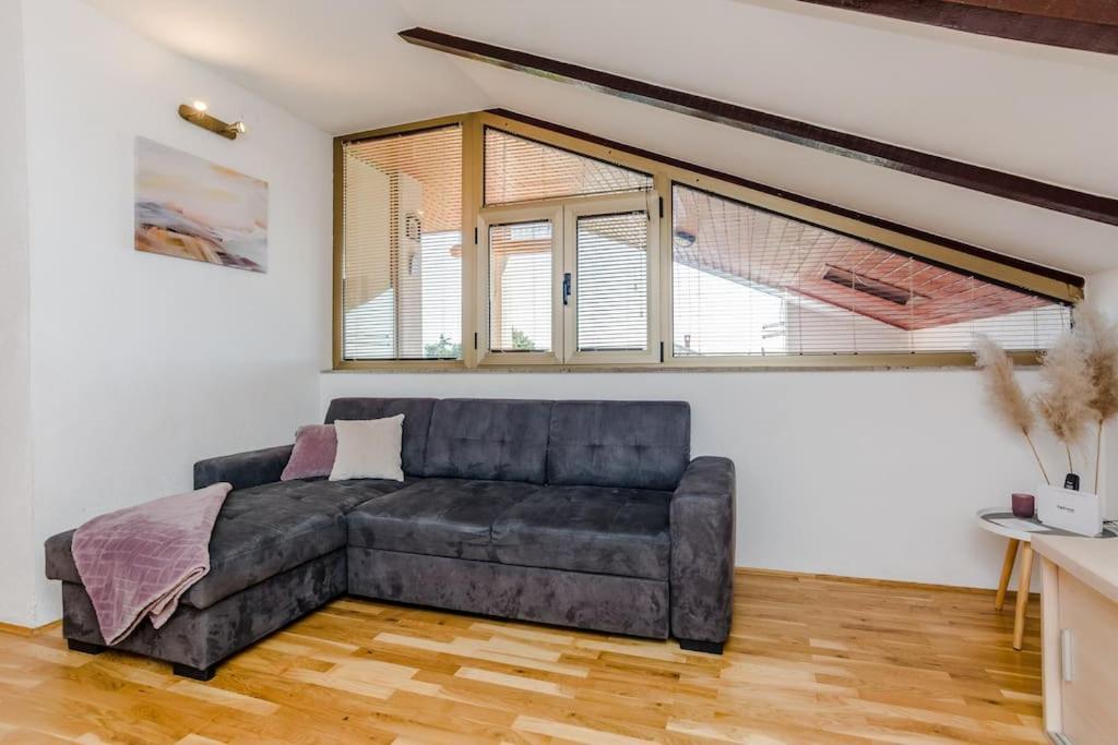 Apartment Roko - Up To 4 People With Free Parking Zadar Exterior photo