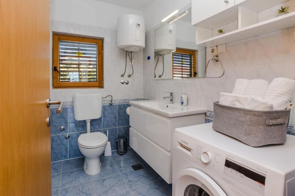 Apartment Roko - Up To 4 People With Free Parking Zadar Exterior photo