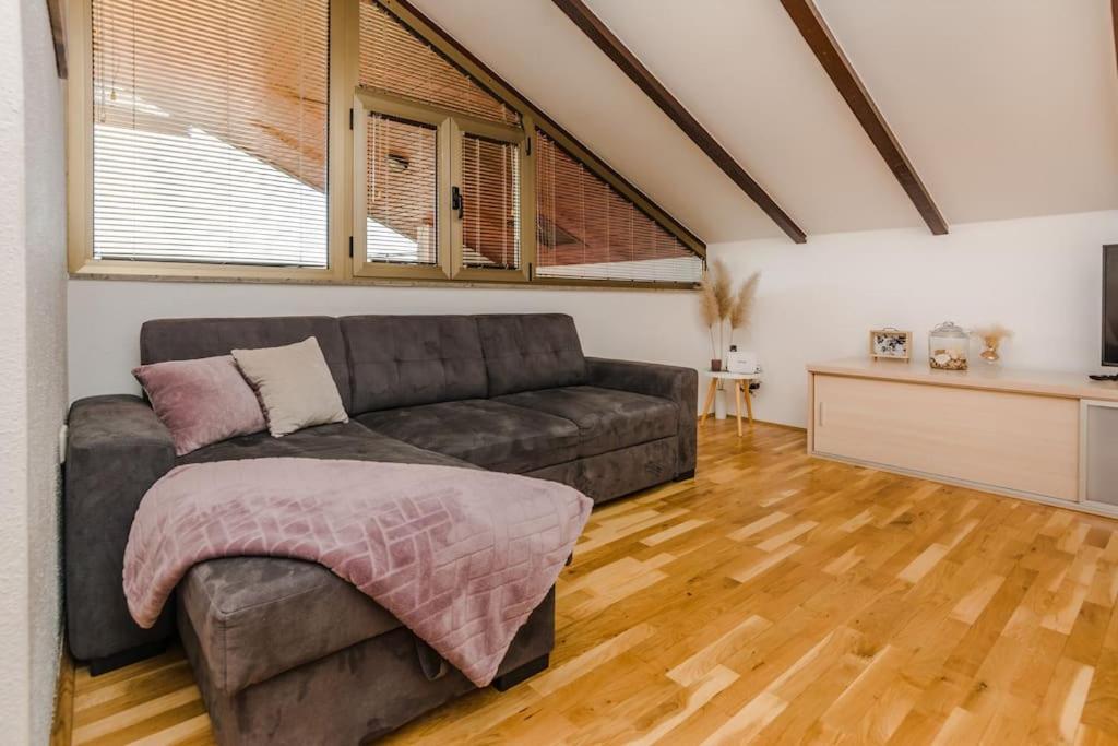 Apartment Roko - Up To 4 People With Free Parking Zadar Exterior photo
