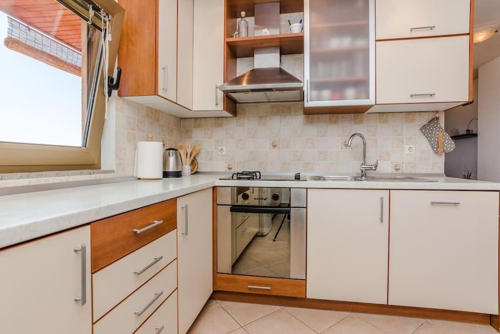 Apartment Roko - Up To 4 People With Free Parking Zadar Exterior photo