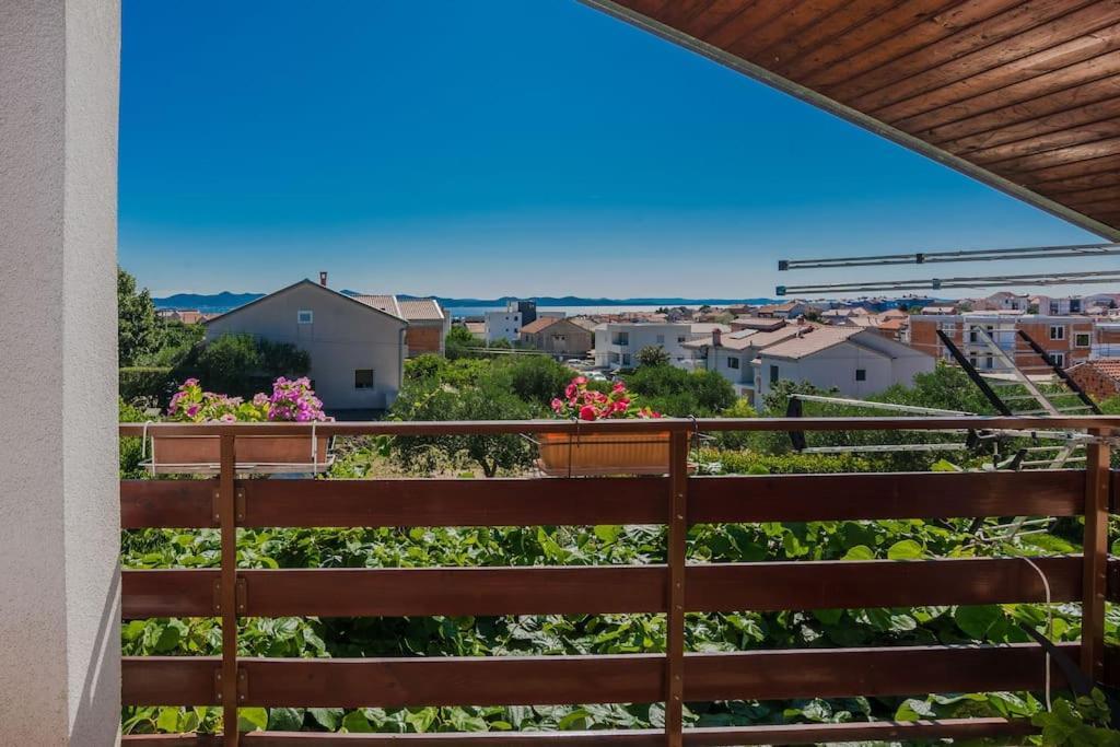 Apartment Roko - Up To 4 People With Free Parking Zadar Exterior photo